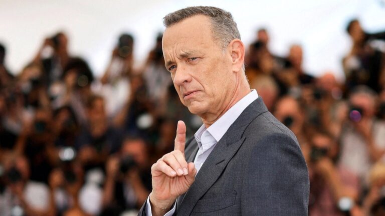Tom Hanks ci ha ricordato che essere non etero nel cinema è stato a lungo una condanna