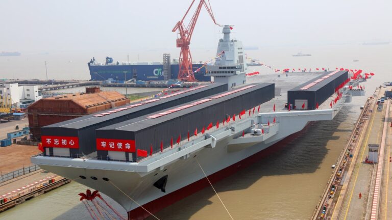 La Cina sta costruendo più navi da guerra di qualsiasi altro paese al mondo